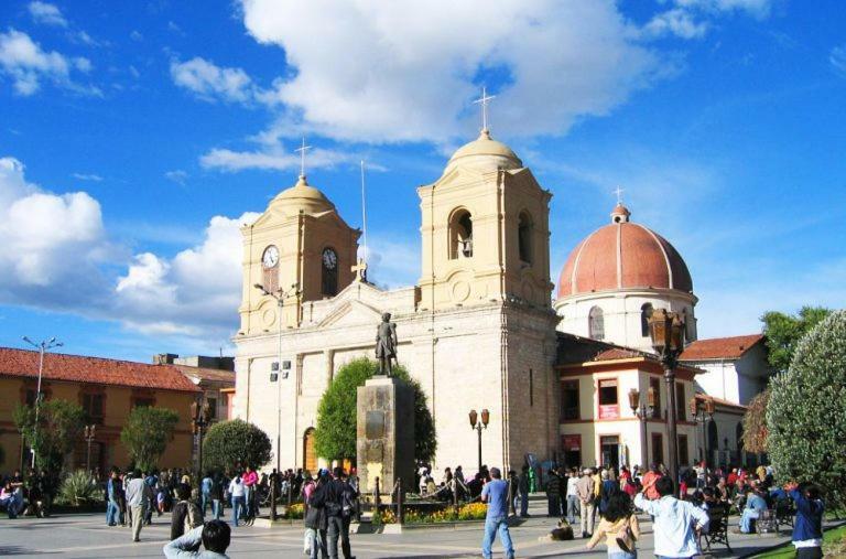 Casa Blanca Hospedaje Huamancaca Extérieur photo