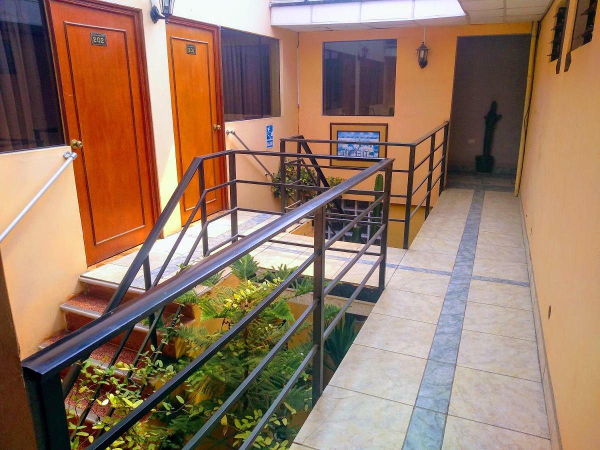 Casa Blanca Hospedaje Huamancaca Extérieur photo